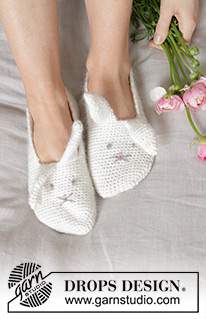 Bunny Ears Slippers / DROPS 238-39 - Pantufas coelho de Páscoa crochetadas para criança e senhora, com 2 fios DROPS Fabel e 1 fio DROPS Kid-Silk. Crochetam-se a partir do calcanhar até à ponta, com orelhas crochetadas e bordados para o nariz e os olhos. Do 24 ao 43. Tema: Páscoa.