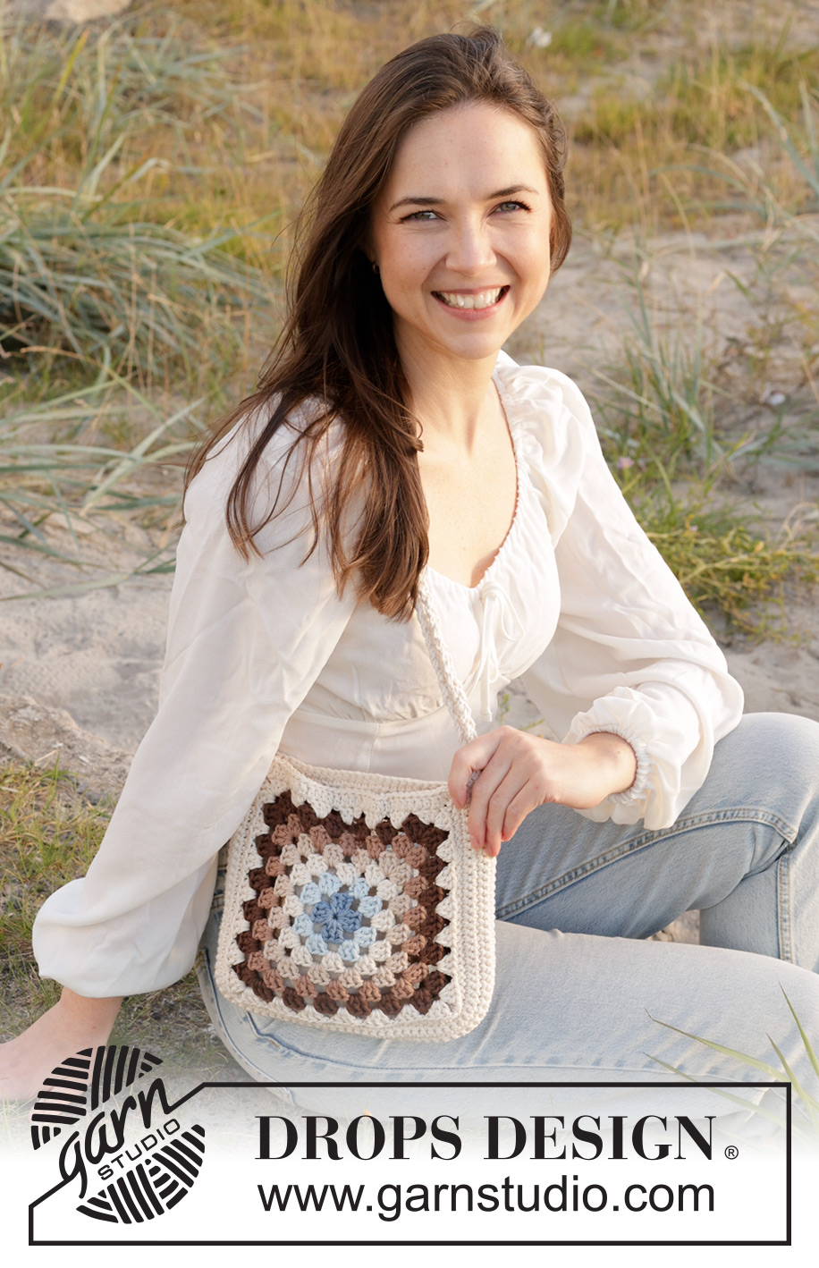 Campus Crossbody Bag / DROPS 238-9 - Gehaakt tas in DROPS Paris. Het werk wordt in een vierkant gehaakt.
