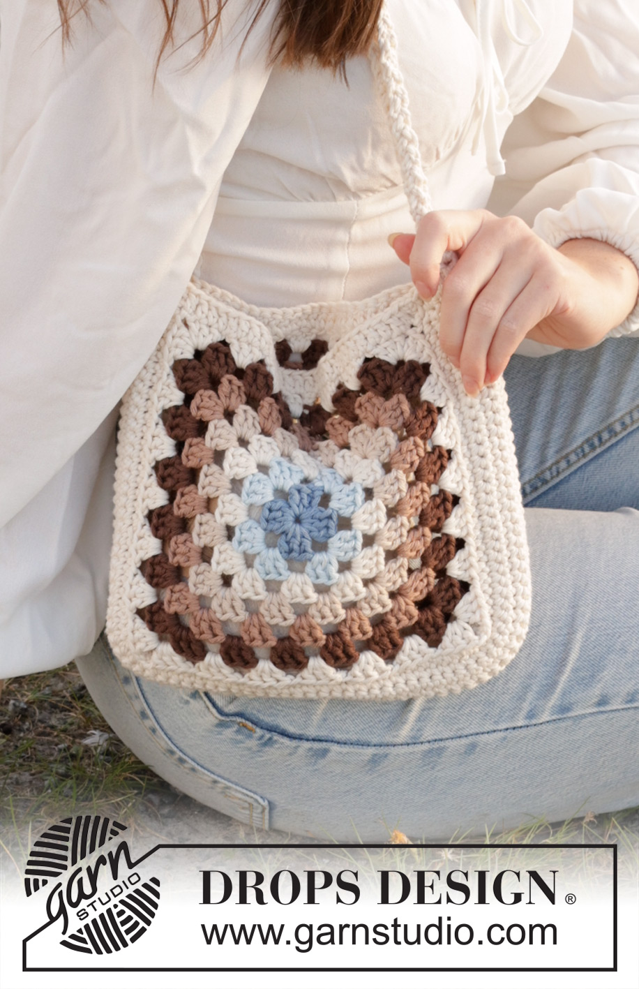 Campus Crossbody Bag / DROPS 238-9 - Gehaakt tas in DROPS Paris. Het werk wordt in een vierkant gehaakt.