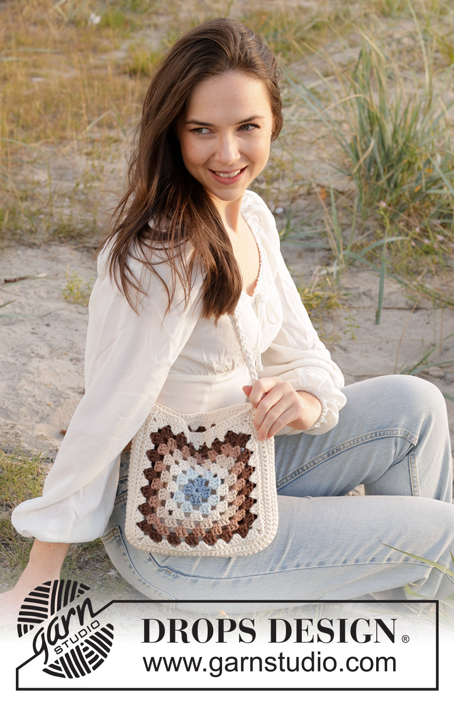 Campus Crossbody Bag / DROPS 238-9 - Gehaakt tas in DROPS Paris. Het werk wordt in een vierkant gehaakt.