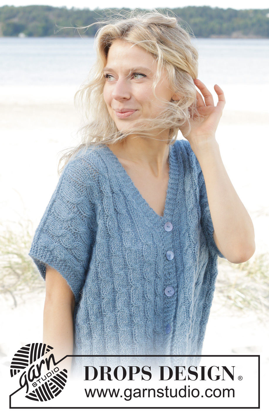 Swirling Sea Vest / DROPS 239-13 - Gilet sans manches oversize tricoté de bas en haut avec torsades, fente sur les côtés, épaules biaisées et col V, en DROPS Flora et DROPS Kid-Silk. Du XS au XXL.