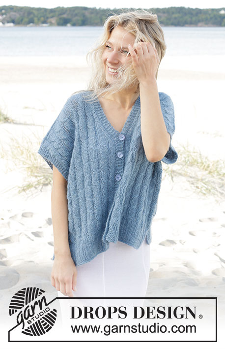 Swirling Sea Vest / DROPS 239-13 - Gilet sans manches oversize tricoté de bas en haut avec torsades, fente sur les côtés, épaules biaisées et col V, en DROPS Flora et DROPS Kid-Silk. Du XS au XXL.