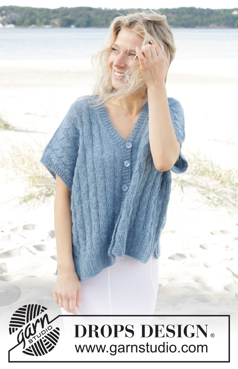 Swirling Sea Vest / DROPS 239-13 - Gilet sans manches oversize tricoté de bas en haut avec torsades, fente sur les côtés, épaules biaisées et col V, en DROPS Flora et DROPS Kid-Silk. Du XS au XXL.