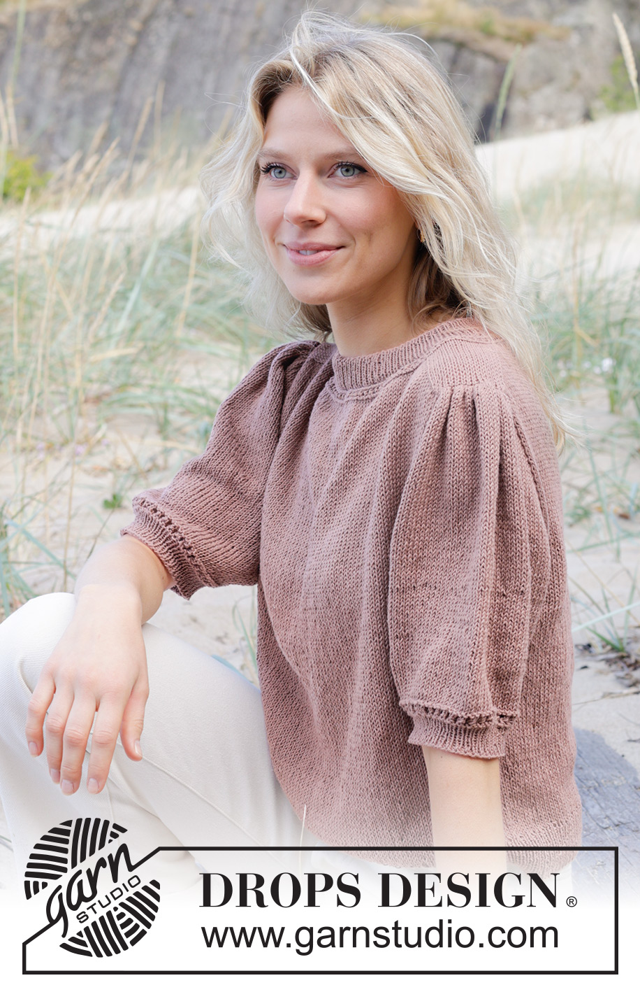 Sherwood Smiles / DROPS 239-16 - Knitted jumper with short sleeves in DROPS Safran. Piece is knitted top down with double neck edge, saddle shoulder increase, stocking stitch and short puffed sleeves. Size: S - XXXL