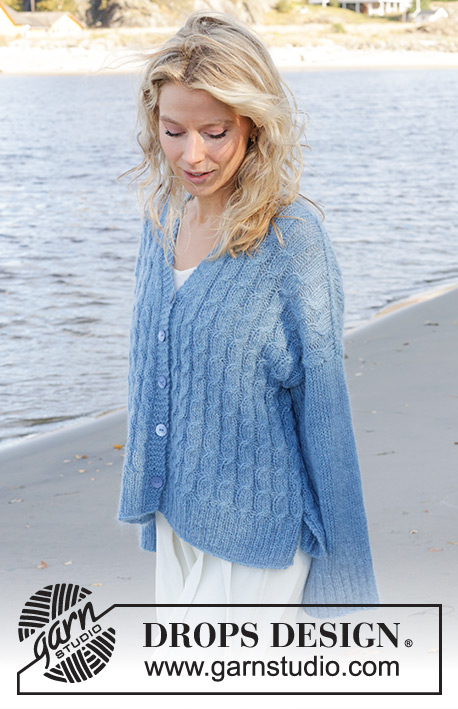 Bluebell Twist Cardigan / DROPS 239-23 - Alhaalta ylös neulottu oversize-jakku DROPS Nord- ja DROPS Kid-Silk -langoista. Työssä on palmikoita, sivuhalkiot, viistotut olkapäät ja V-aukko. Koot XS - XXL.
