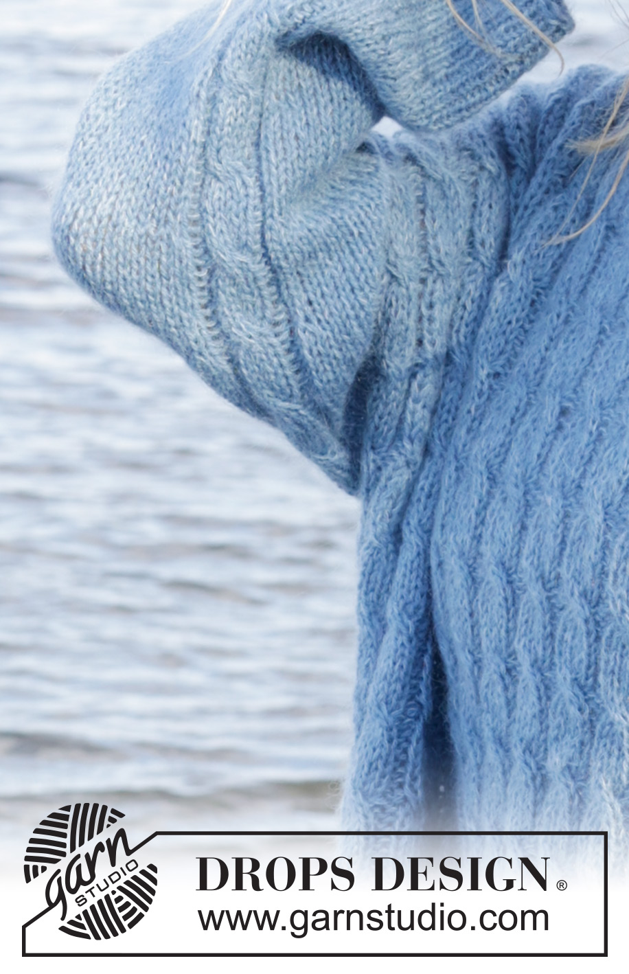 Bluebell Twist Cardigan / DROPS 239-23 - Alhaalta ylös neulottu oversize-jakku DROPS Nord- ja DROPS Kid-Silk -langoista. Työssä on palmikoita, sivuhalkiot, viistotut olkapäät ja V-aukko. Koot XS - XXL.