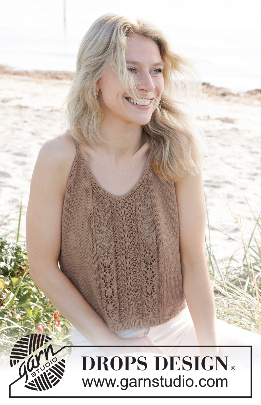 Coconut Adventure Top / DROPS 239-33 - Gebreide top in DROPS Safran. Het werk wordt van onder naar boven gebreid, met kantpatroon en punnikrand. Maten S - XXXL.