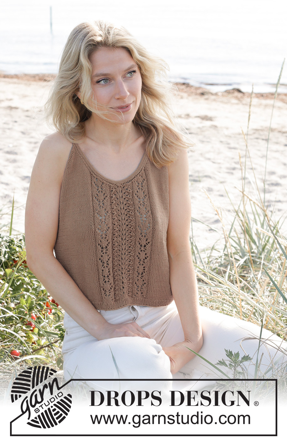 Coconut Adventure Top / DROPS 239-33 - Gebreide top in DROPS Safran. Het werk wordt van onder naar boven gebreid, met kantpatroon en punnikrand. Maten S - XXXL.