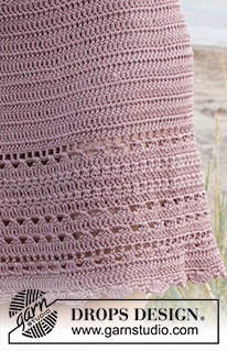 Beach Rendezvous Skirt / DROPS 239-36 - Gehaakte rok in DROPS Muskat. Het werk wordt van boven naar beneden gehaakt met kantpatroon. Maten S - XXXL.