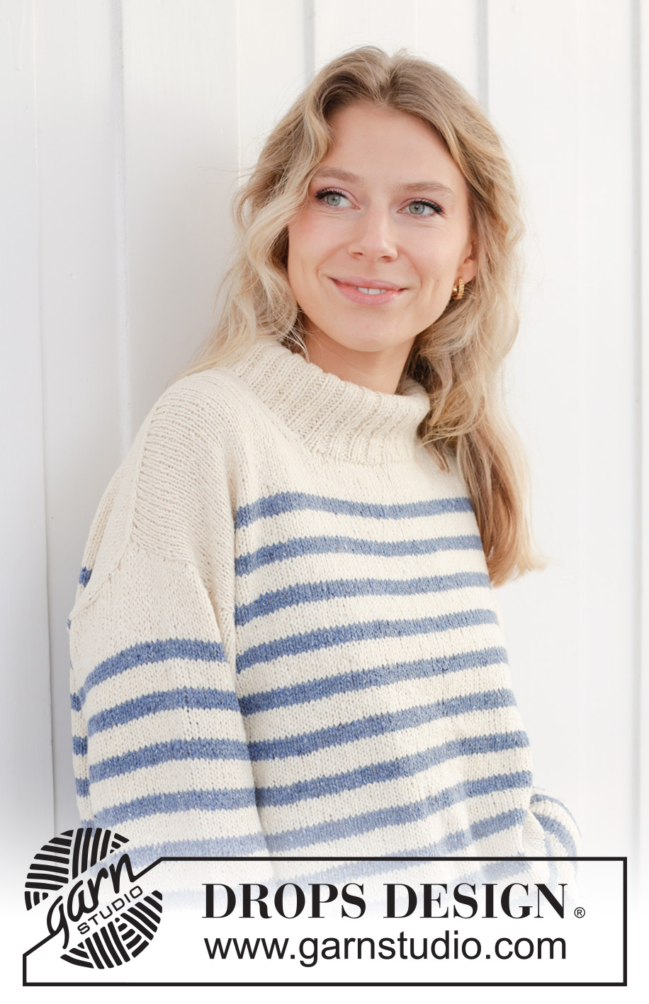 Sailor Stripes / DROPS 239-39 - Gebreide trui in DROPS Soft Tweed of DROPS Daisy. Het werk wordt van boven naar beneden gebreid met diagonale/Europeaanse schouders, strepen en hoge hals. Maten S - XXXL.