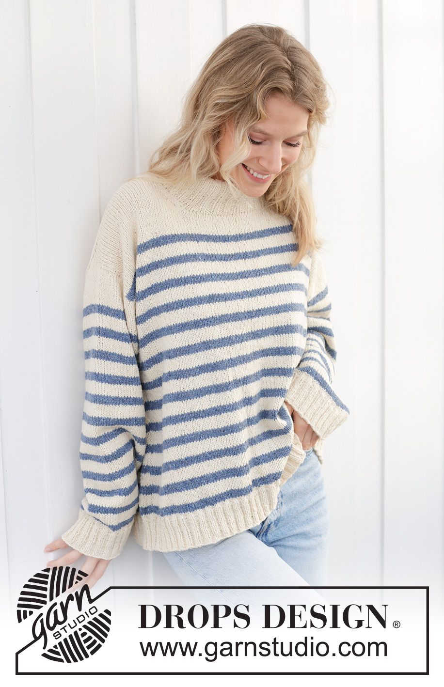 Sailor Stripes / DROPS 239-39 - Gebreide trui in DROPS Soft Tweed of DROPS Daisy. Het werk wordt van boven naar beneden gebreid met diagonale/Europeaanse schouders, strepen en hoge hals. Maten S - XXXL.