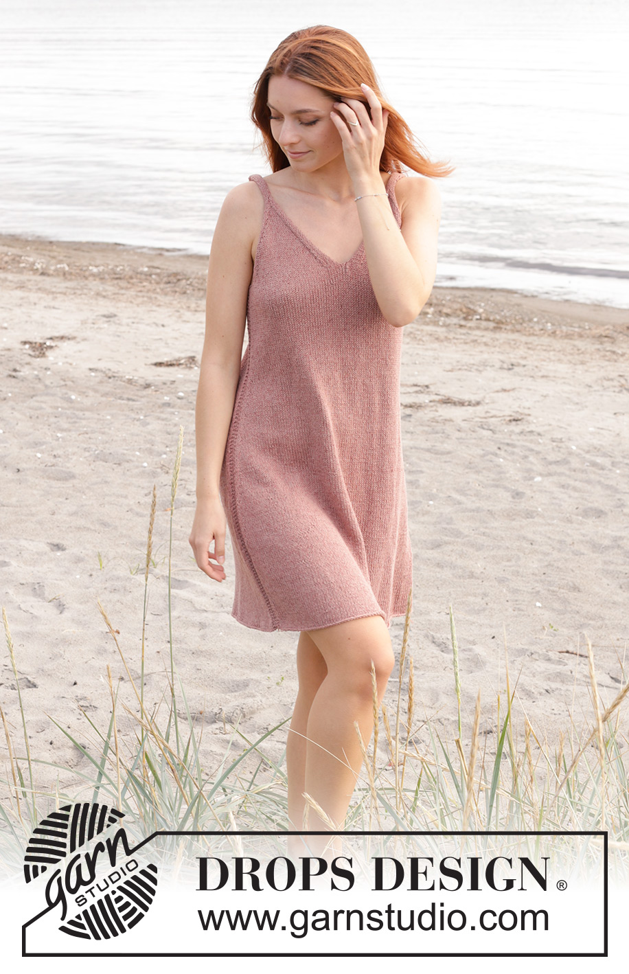 Rose Whisper / DROPS 240-12 - Vestido tricotado de cima para baixo em ponto meia com decote em V e alças; em DROPS Belle. Do XS ao XXL.