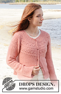 Blushing Rose Cardigan / DROPS 240-21 - Gilet tricoté de haut en bas avec empiècement arrondi, point ajouré et fente sur les côtés, en DROPS Sky. Du S au XXXL.