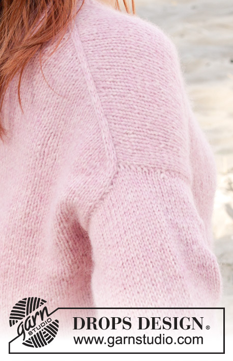 Elodie Cardigan / DROPS 240-29 - Rozpinany sweter na drutach, przerabiany od góry do dołu, z ramionami europejskimi / skosami ramion i dekoltem V, z włóczki DROPS Air. Od S do XXXL.
