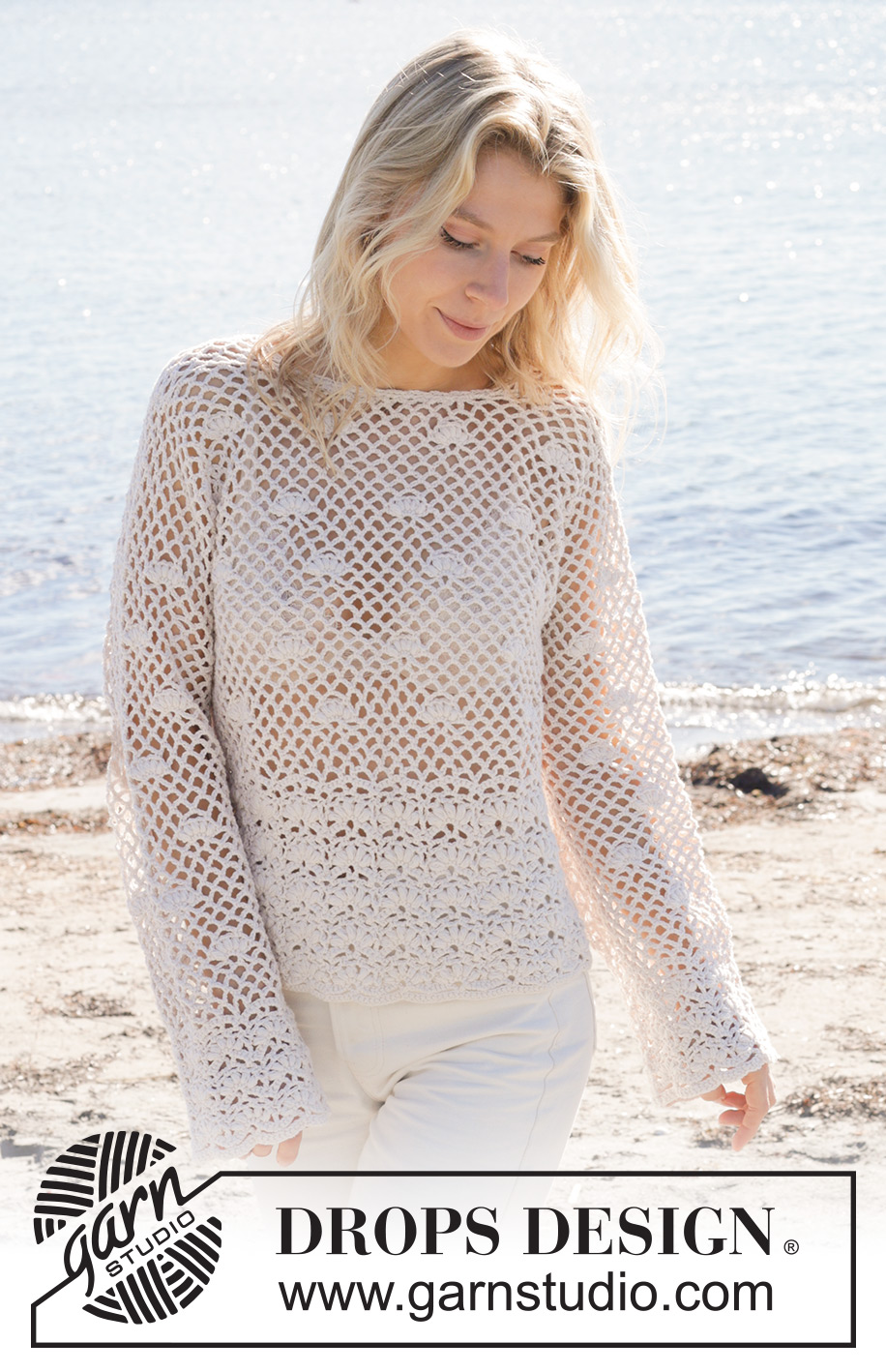Shell Seeker Sweater / DROPS 240-3 - Jersey a ganchillo en DROPS Belle. La pieza está elaborada de abajo hacia arriba con patrón de calados y motas. Tallas S – XXXL.