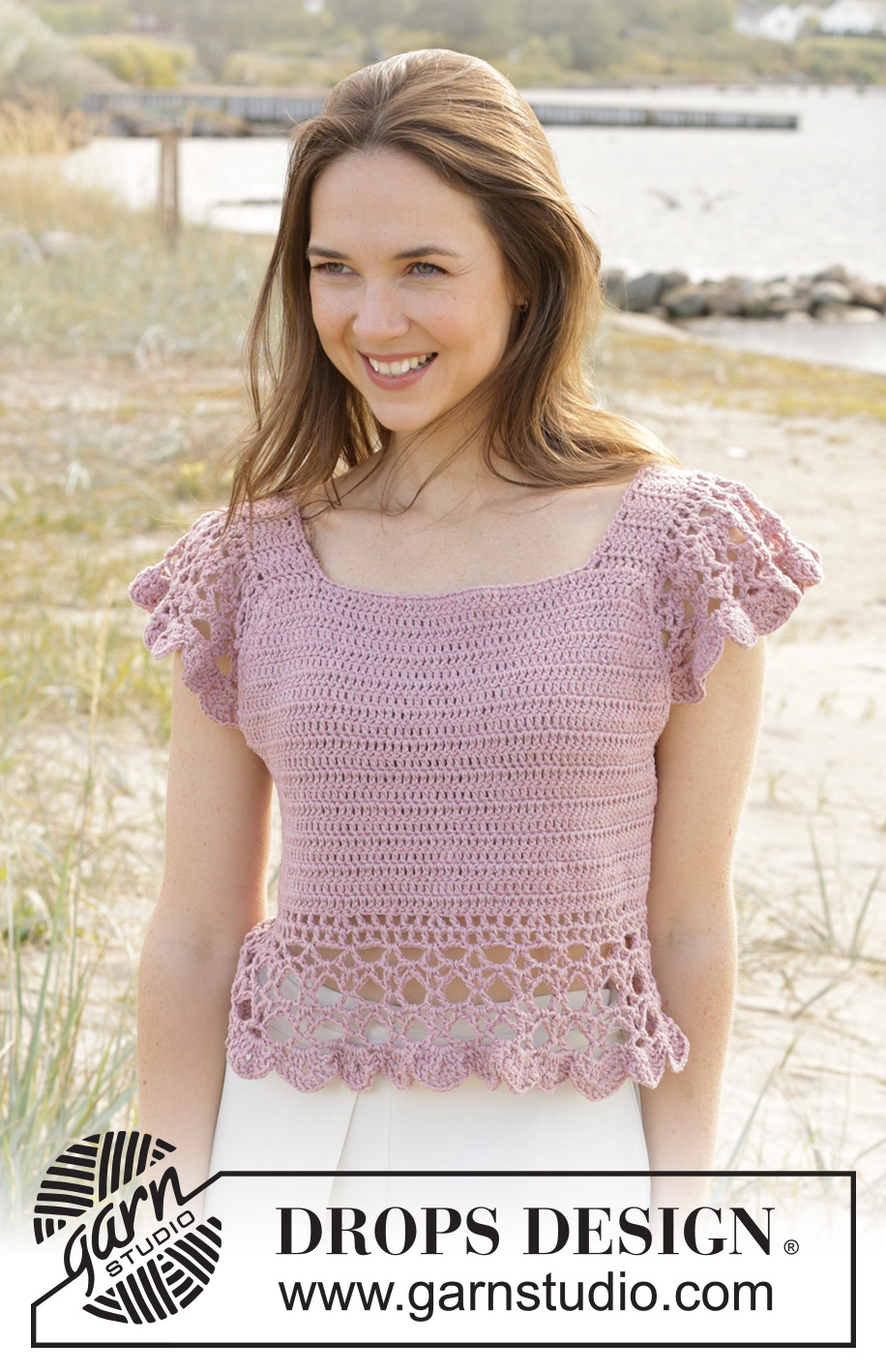 Country Belle Top / DROPS 240-30 - Top crocheté de haut en bas, avec volants, en DROPS Belle.  Du S au XXXL