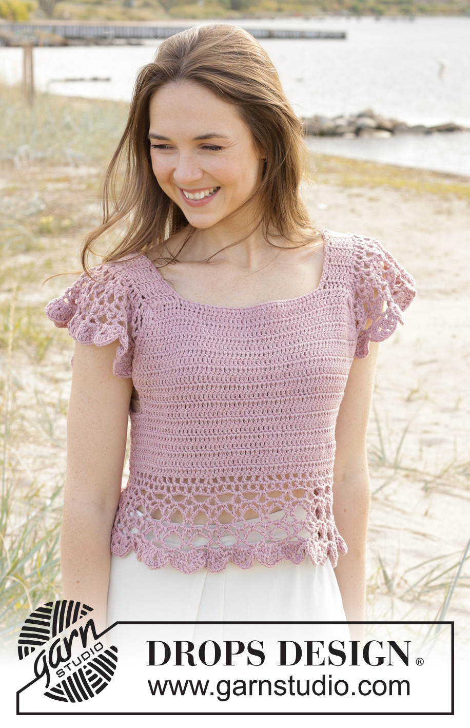 Country Belle Top / DROPS 240-30 - Top crocheté de haut en bas, avec volants, en DROPS Belle.  Du S au XXXL