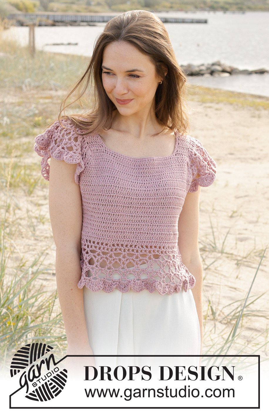 Country Belle Top / DROPS 240-30 - Top crocheté de haut en bas, avec volants, en DROPS Belle.  Du S au XXXL