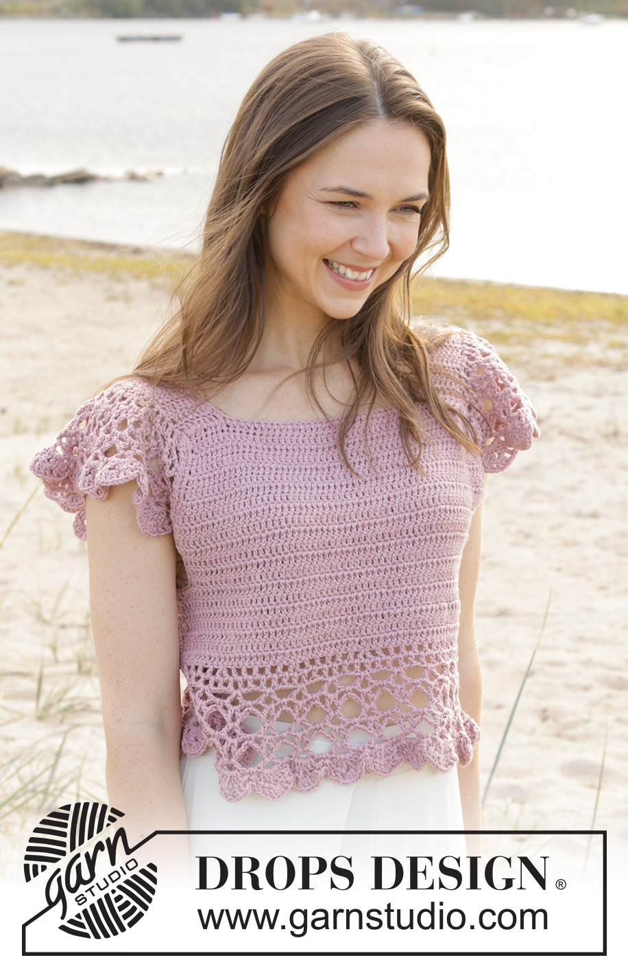Country Belle Top / DROPS 240-30 - Top crocheté de haut en bas, avec volants, en DROPS Belle.  Du S au XXXL