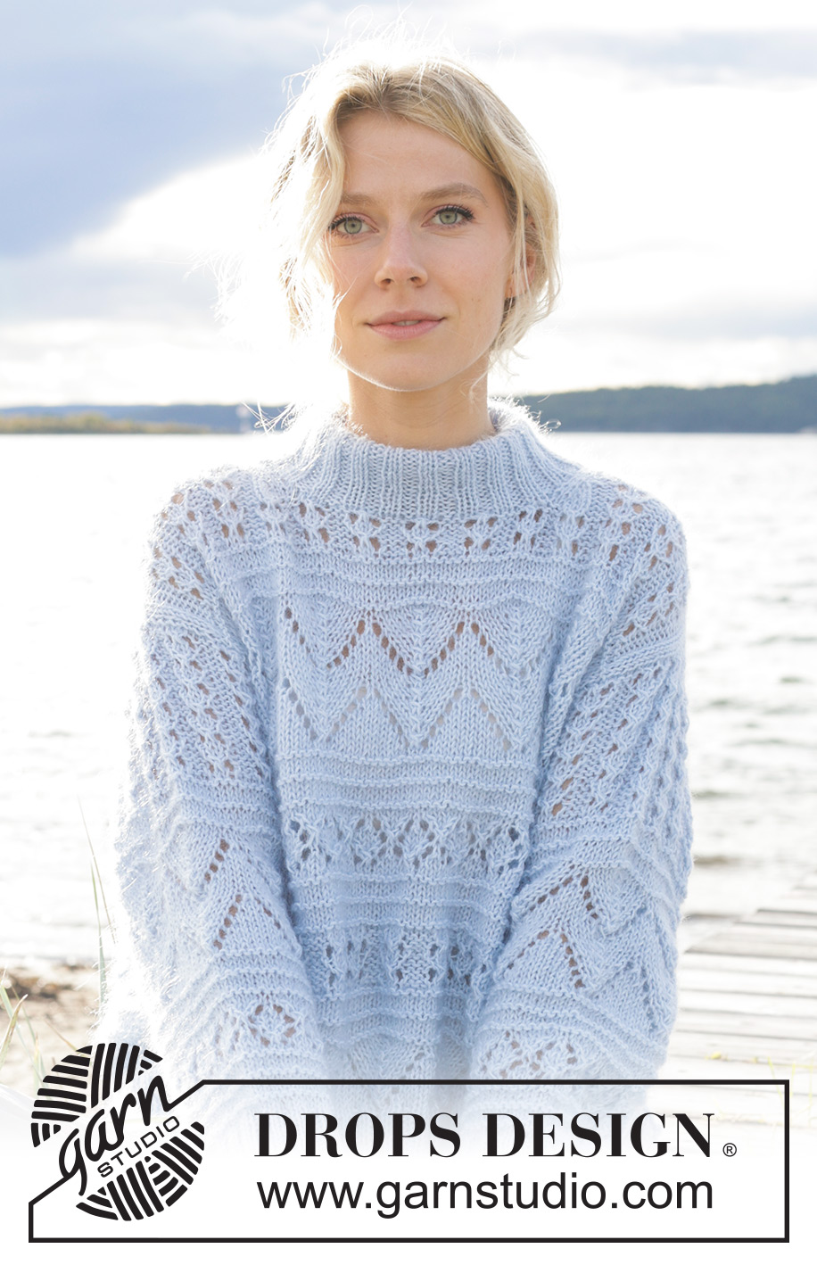 Blue Porcelain / DROPS 241-1 - Strikket genser i DROPS BabyMerino og DROPS Kid-Silk. Arbeidet strikkes ovenfra og ned med europeisk skulder / skrå skulder og hullmønster. Størrelse S - XXXL.
