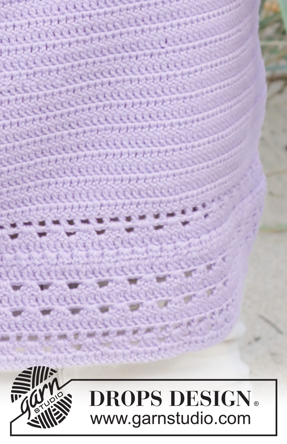 Scent of Lilac / DROPS 241-12 - Top crocheté de haut en bas avec point ajouré, en DROPS Safran. Du S au XXXL.