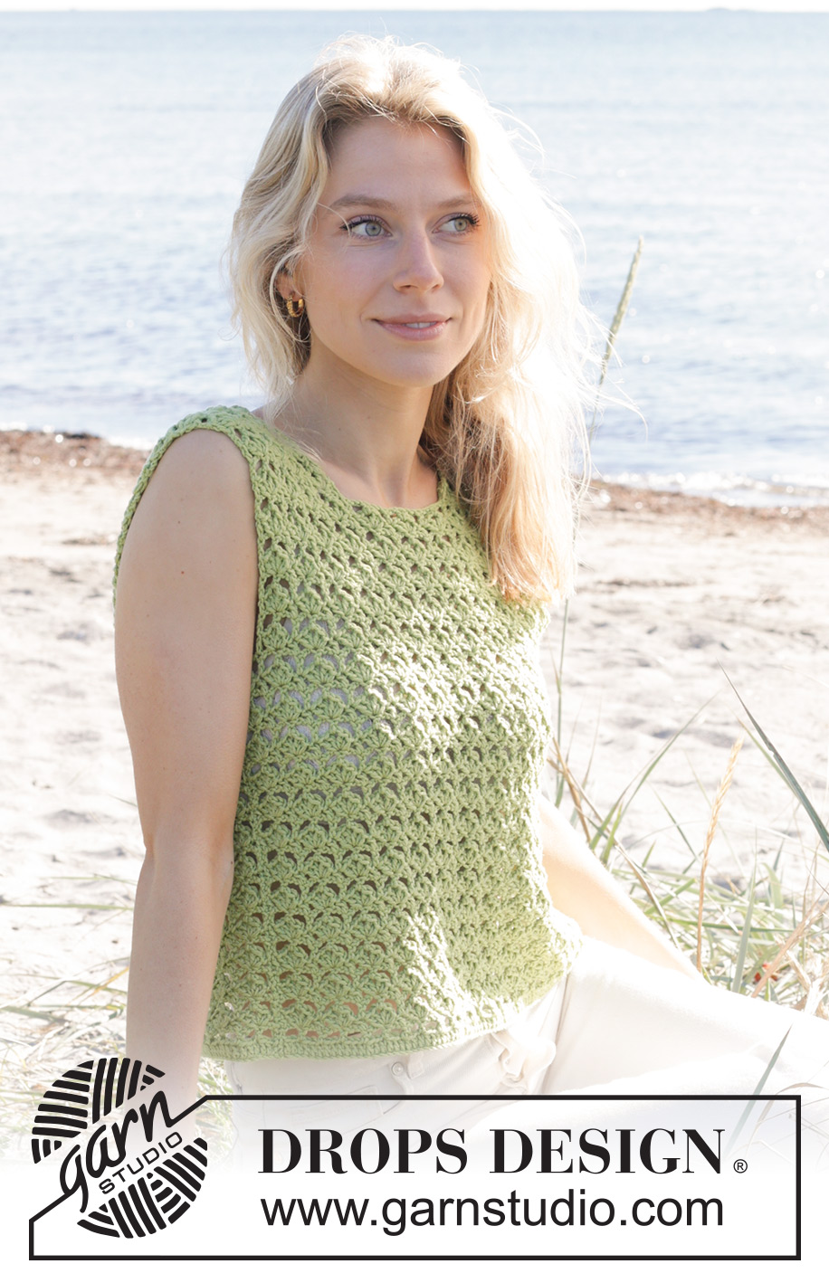 Boogie Nights Top / DROPS 241-23 - DROPS Cotton Merino lõngast alt üles heegeldatud lehvikumustriga ja lõhikutega topp suurustele S kuni XXXL