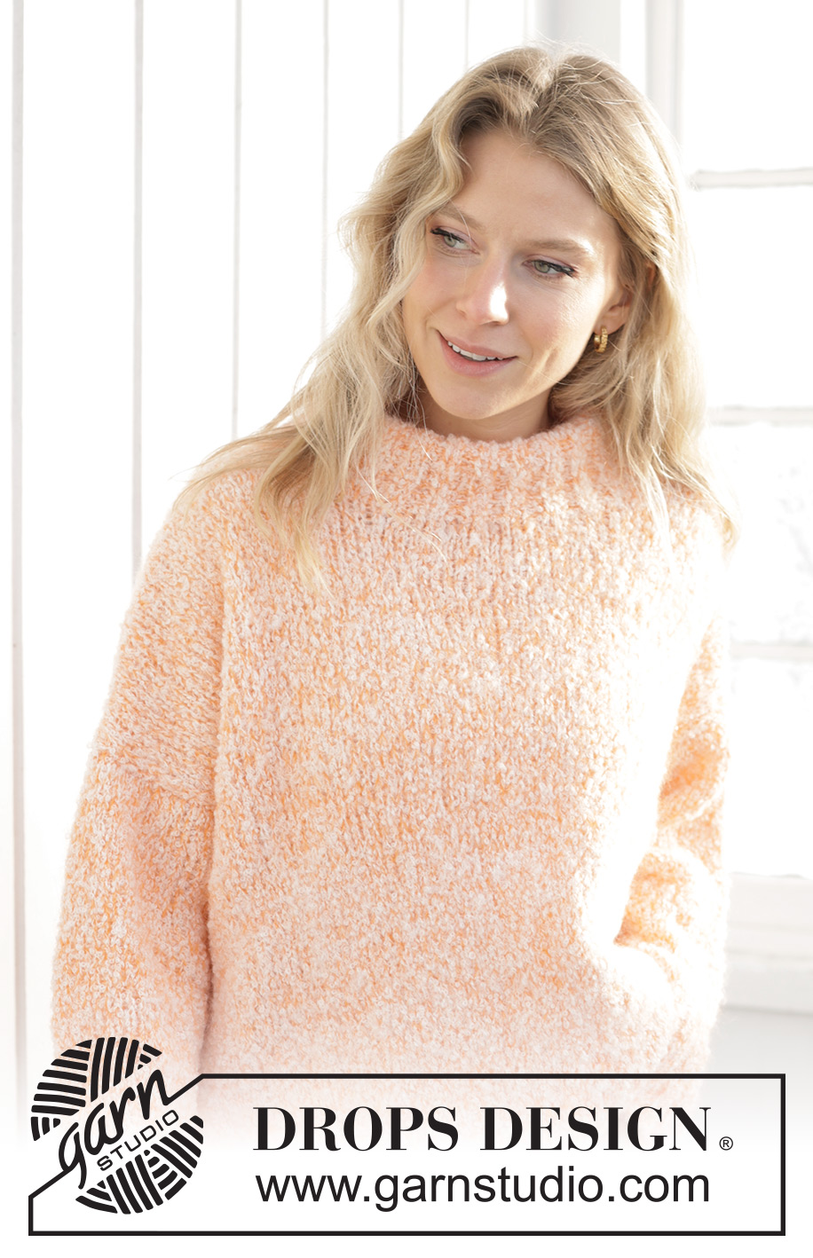Peach Blossom Sweater / DROPS 241-33 - Gestrickter Pullover in DROPS Alpaca Bouclé und DROPS Kid-Silk. Die Arbeit wird von unten nach oben glatt rechts mit Seitenschlitzen gestrickt. Größe S - XXXL.