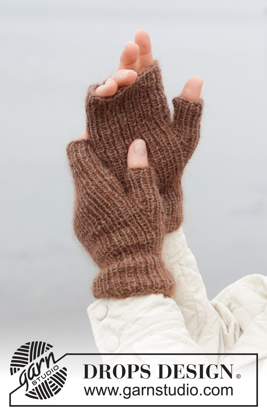 Autumn's Hush Wrist Warmers / DROPS 242-17 - Gebreide polswarmers in DROPS Alpaca en DROPS Kid-Silk. Het werk wordt gebreid in boordsteek.