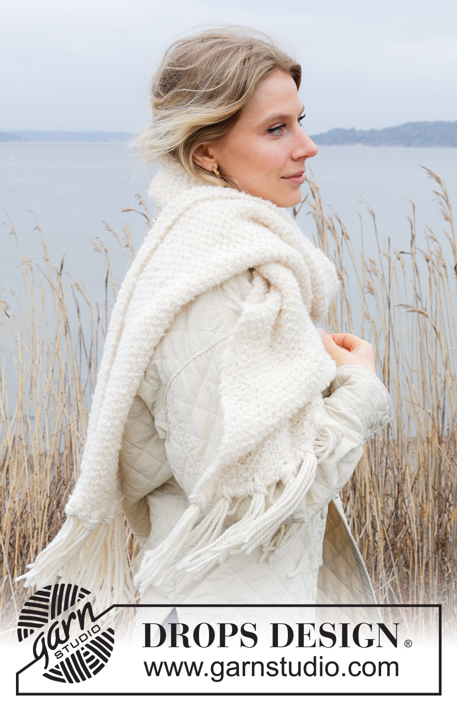 Snow Pearls Scarf / DROPS 242-24 - Knitted scarf in DROPS Alpaca Bouclé and DROPS Brushed Alpaca Silk and fringes in DROPS Andes. The piece is worked back and forth with moss stitch.