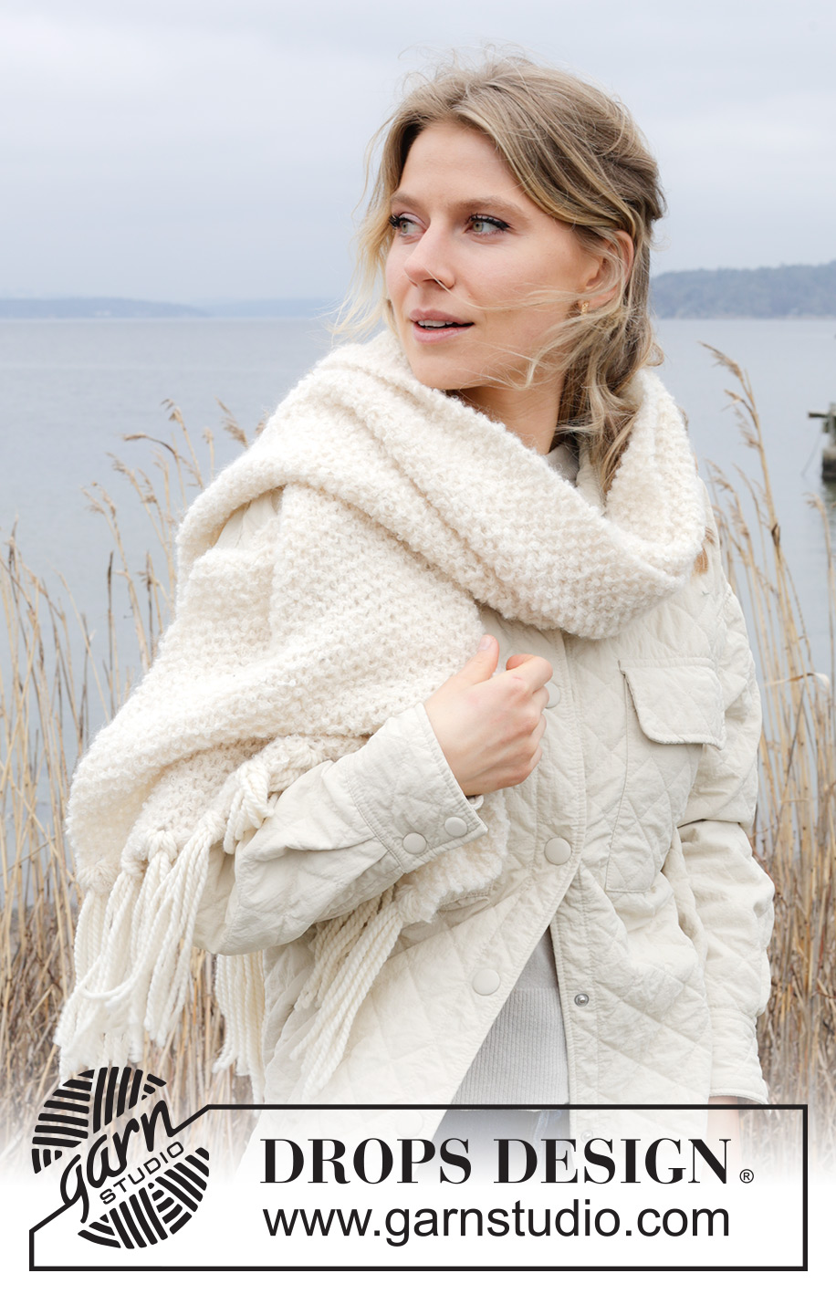 Snow Pearls Scarf / DROPS 242-24 - Knitted scarf in DROPS Alpaca Bouclé and DROPS Brushed Alpaca Silk and fringes in DROPS Andes. The piece is worked back and forth with moss stitch.