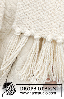 Snow Pearls Scarf / DROPS 242-24 - Knitted scarf in DROPS Alpaca Bouclé and DROPS Brushed Alpaca Silk and fringes in DROPS Andes. The piece is worked back and forth with moss stitch.