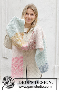 Dream Weaver Scarf / DROPS 242-29 - Gestrickter Schal in DROPS Alpaca Bouclé und DROPS Brushed Alpaca Silk. Die Arbeit wird in Hin- und Rück-Reihen im Perlmuster mit Streifen gestrickt.