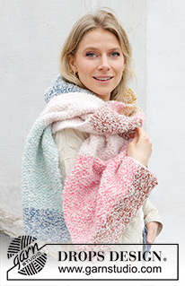 Dream Weaver Scarf / DROPS 242-29 - Gestrickter Schal in DROPS Alpaca Bouclé und DROPS Brushed Alpaca Silk. Die Arbeit wird in Hin- und Rück-Reihen im Perlmuster mit Streifen gestrickt.