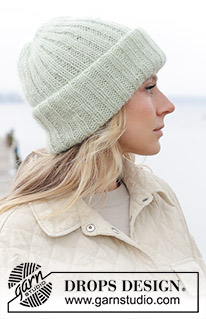 Mint Winter Hat / DROPS 242-3 - Gebreide muts / hipster muts in DROPS Alpaca en DROPS Kid-Silk. Het werk wordt van onder naar boven gebreid met boordsteek.