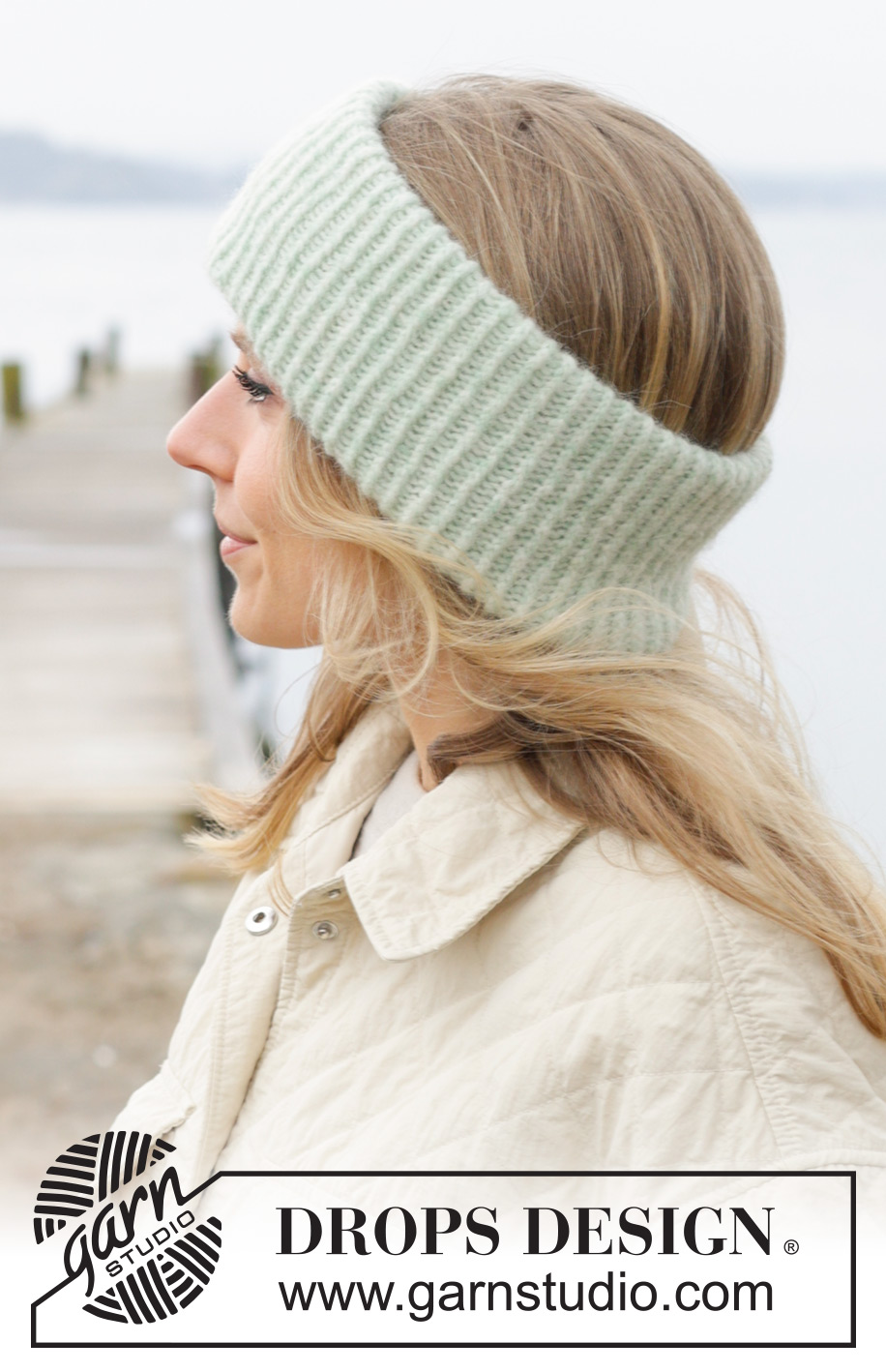 Blushing Ivy Headband / DROPS 242-30 - Kötött dupla fejpánt, a DROPS Air fonalból. A darabot körben haladva készítjük, bordásmintával