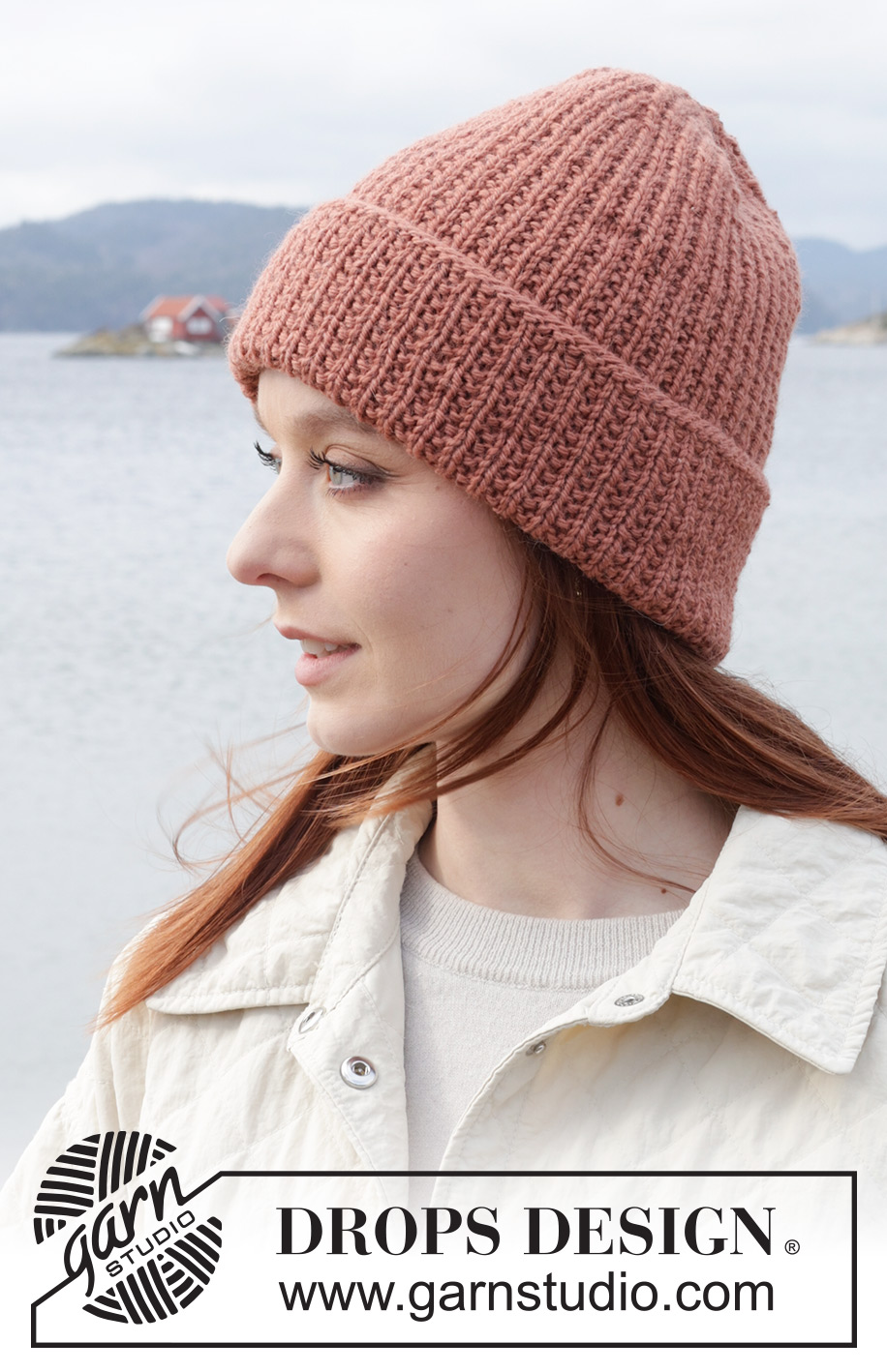 Brick Lane Hat / DROPS 242-37 - Strikket lue i DROPS Nepal. Arbeidet strikkes nedenfra og opp med relieff mønster.