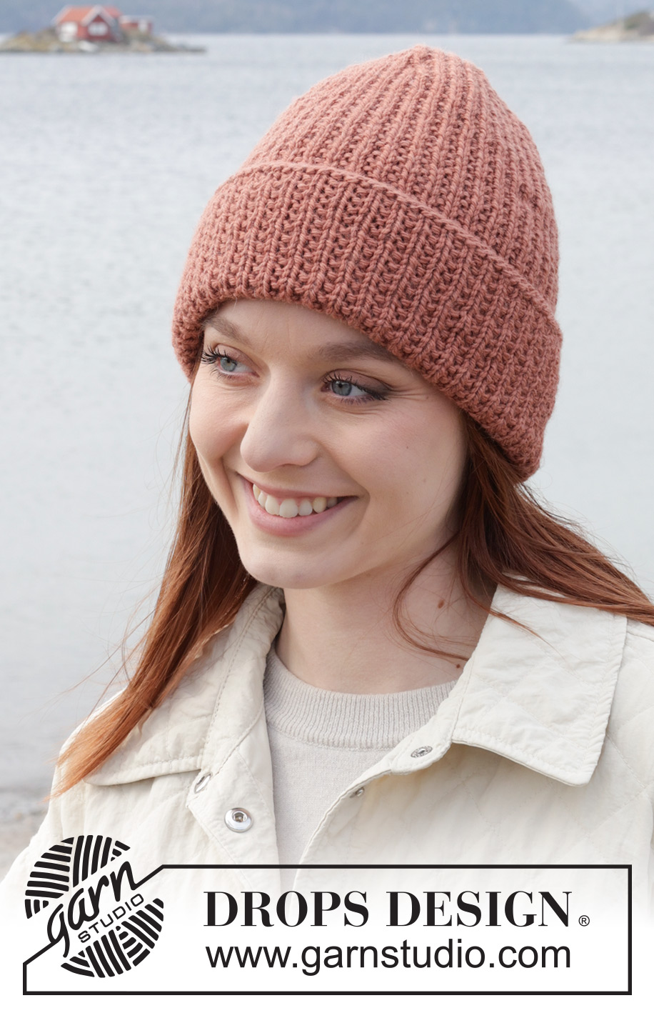 Brick Lane Hat / DROPS 242-37 - Strikket lue i DROPS Nepal. Arbeidet strikkes nedenfra og opp med relieff mønster.