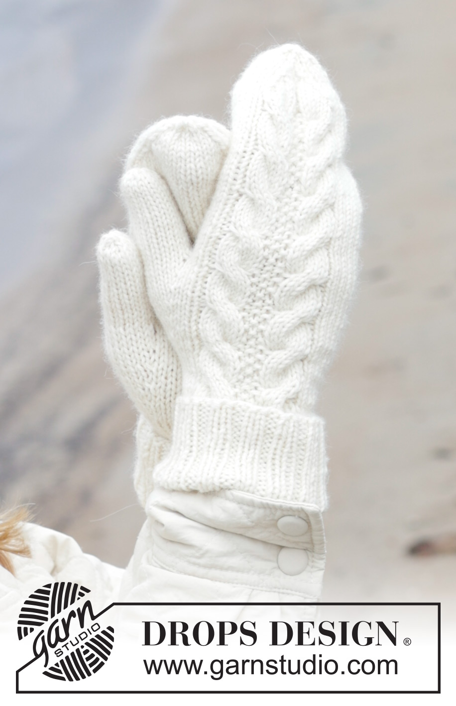 Double Twist Mittens / DROPS 242-42 - Gebreide wanten in DROPS Merino Extra Fine. Het werk wordt gebreid vanaf de pols naar boven, met kabels. Maten S - XL.