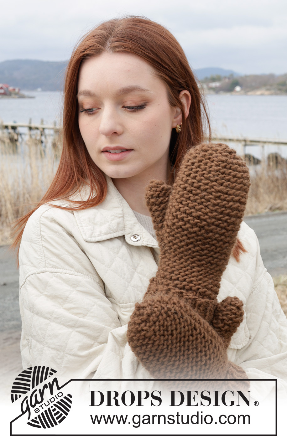 Squirrel's Delight / DROPS 242-44 - Knitted mittens in DROPS Snow. The piece is worked in garter stitch.