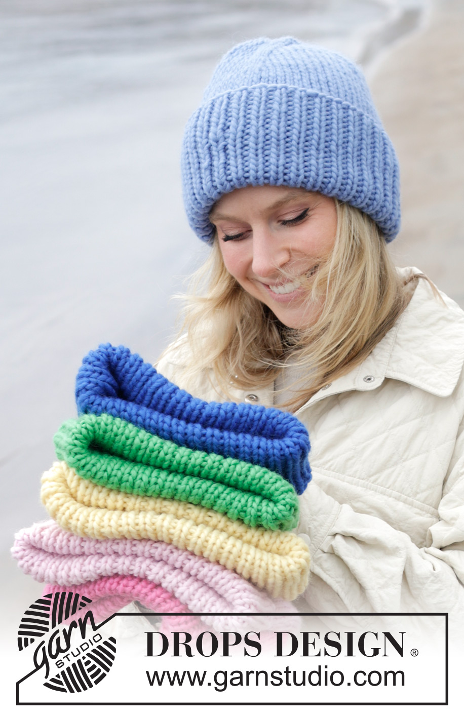 Grand Lake Hat / DROPS 242-46 - Gestrickte Mütze / Hipstermütze in DROPS Snow. Die Arbeit wird von oben nach unten glatt rechts mit Mützenaufschlag im Rippenmuster gestrickt.