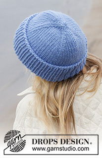 Grand Lake Hat / DROPS 242-46 - Gestrickte Mütze / Hipstermütze in DROPS Snow. Die Arbeit wird von oben nach unten glatt rechts mit Mützenaufschlag im Rippenmuster gestrickt.