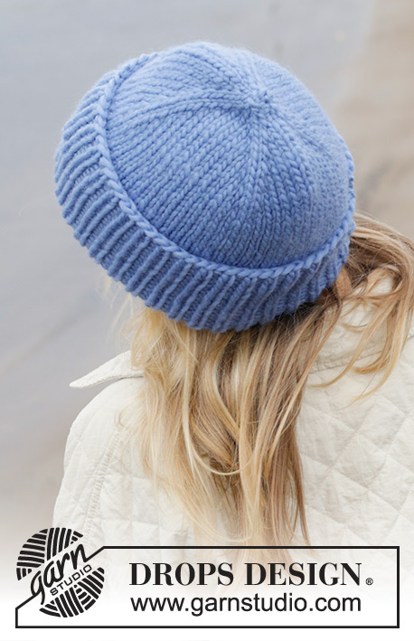 Grand Lake Hat / DROPS 242-46 - Gestrickte Mütze / Hipstermütze in DROPS Snow. Die Arbeit wird von oben nach unten glatt rechts mit Mützenaufschlag im Rippenmuster gestrickt.
