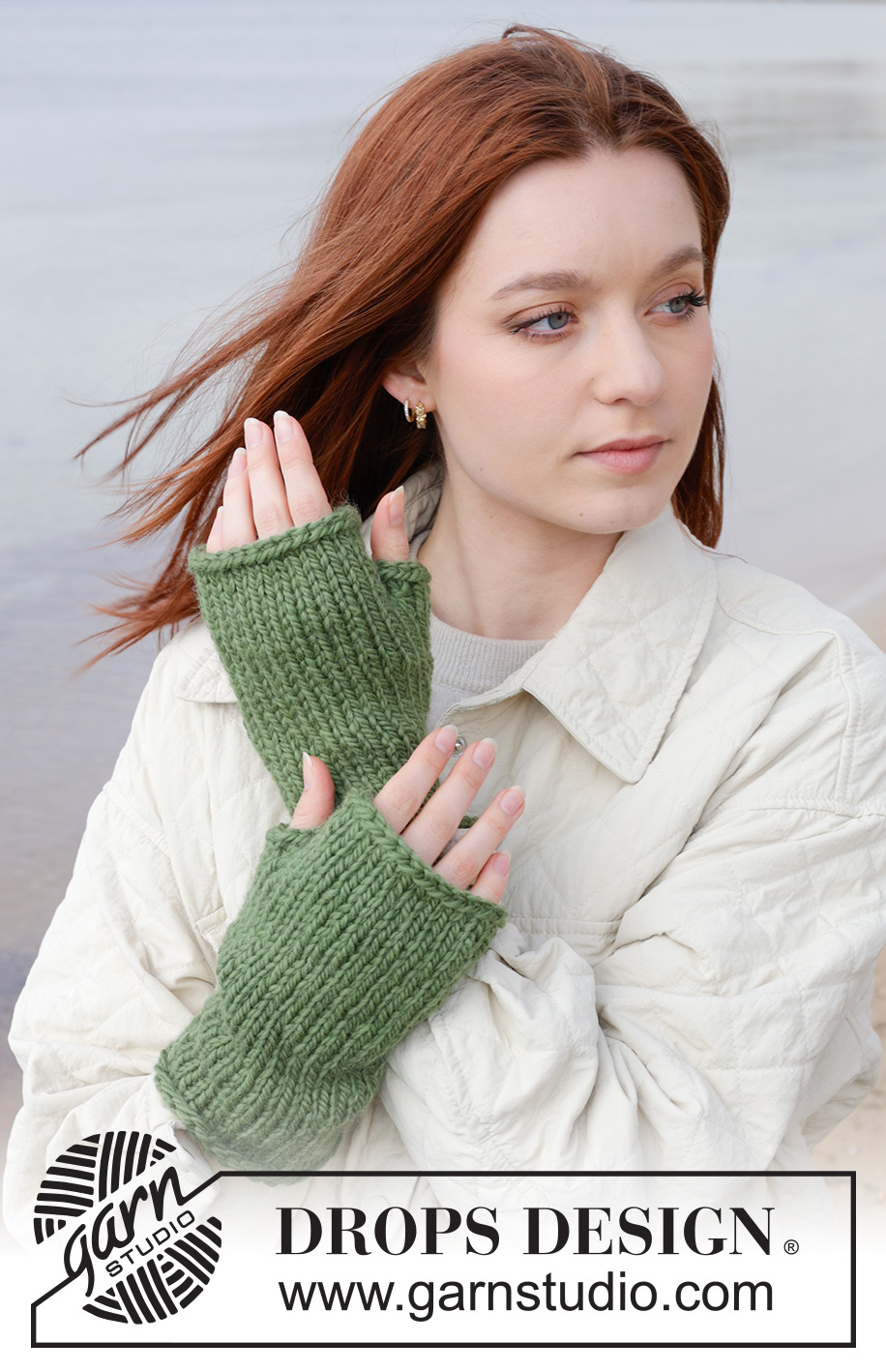 Irish Lass / DROPS 242-51 - Knitted wrist-warmers in DROPS Andes. The piece is worked in the round with stockinette stitch.