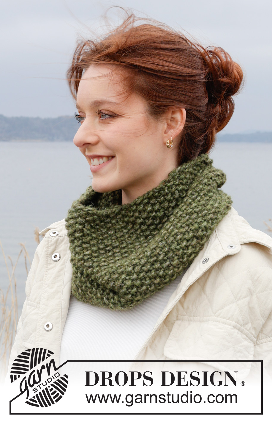 Warm Hug Neck Warmer / DROPS 242-54 - Knitted neck warmer in 1 strand DROPS Wish or 2 strands DROPS Air. The piece is worked in the round with moss stitch.