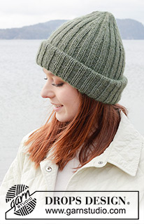 Forest Grove Hat / DROPS 242-55 - Strikket lue i DROPS Merino Extra Fine og DROPS Kid-Silk. Arbeidet strikkes nedenfra og opp med vrangbord.