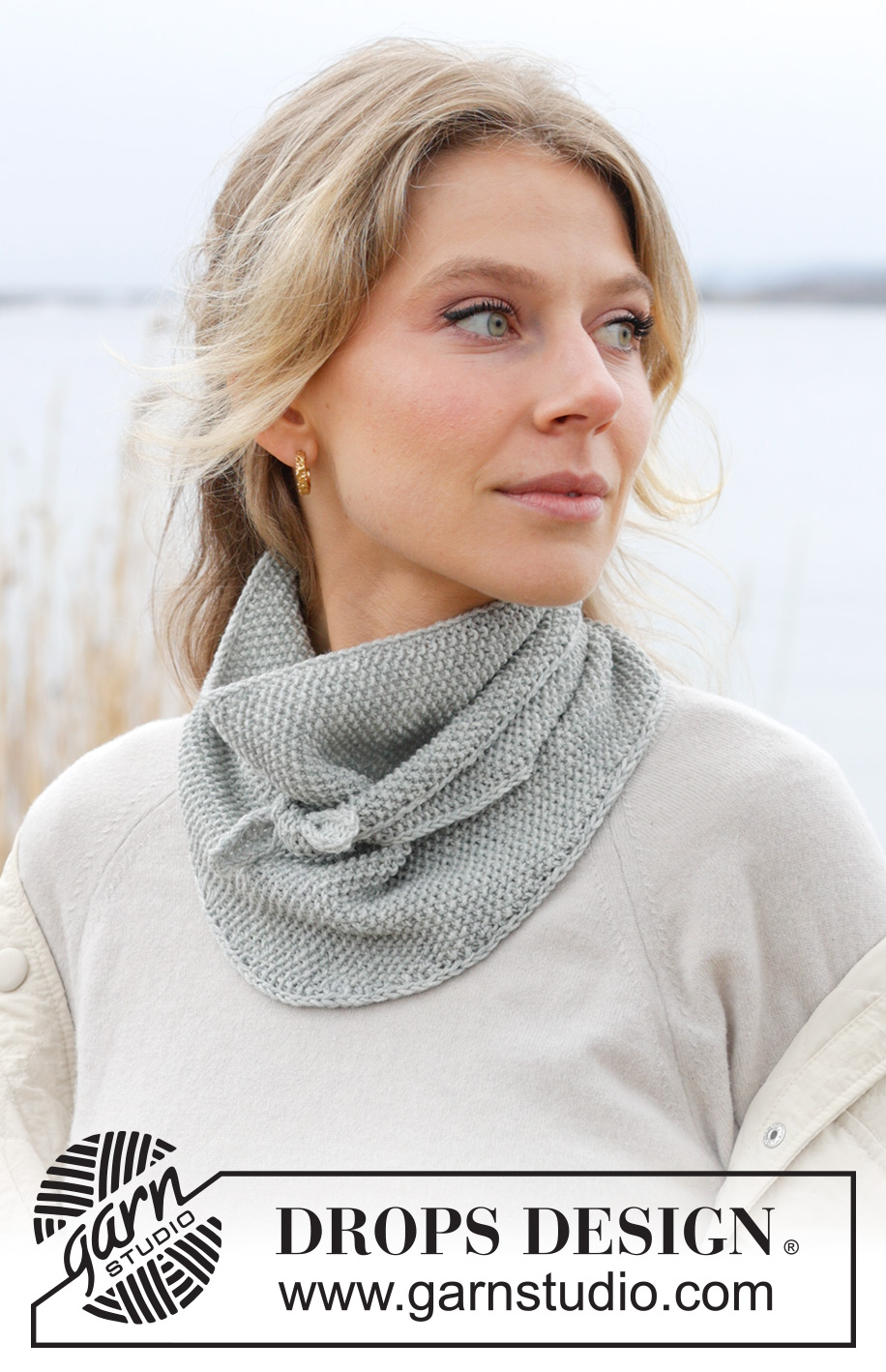 Through the Mist Shawl / DROPS 242-57 - Gebreide omslagdoek/sjaal in DROPS BabyMerino. Het werk wordt overdwars gebreid in gerstekorrel.