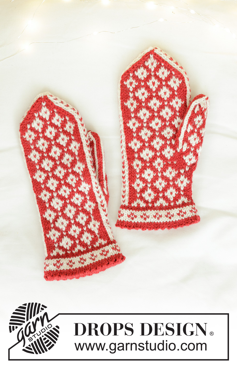 Very Merry Mittens / DROPS 242-65 - Rękawiczki na drutach, z włóczki DROPS Lima. Przerabiane od dołu do góry, z żakardem norweskim. Temat: Boże Narodzenie.