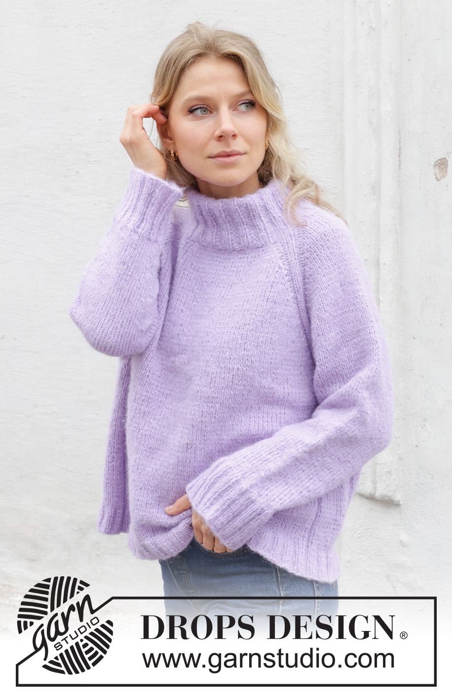 Winter Iris Sweater / DROPS 243-12 - Strikket bluse i DROPS Air. Arbejdet strikkes oppefra og ned med raglan og høj dobbelt halskant. Størrelse XS - XXL.
