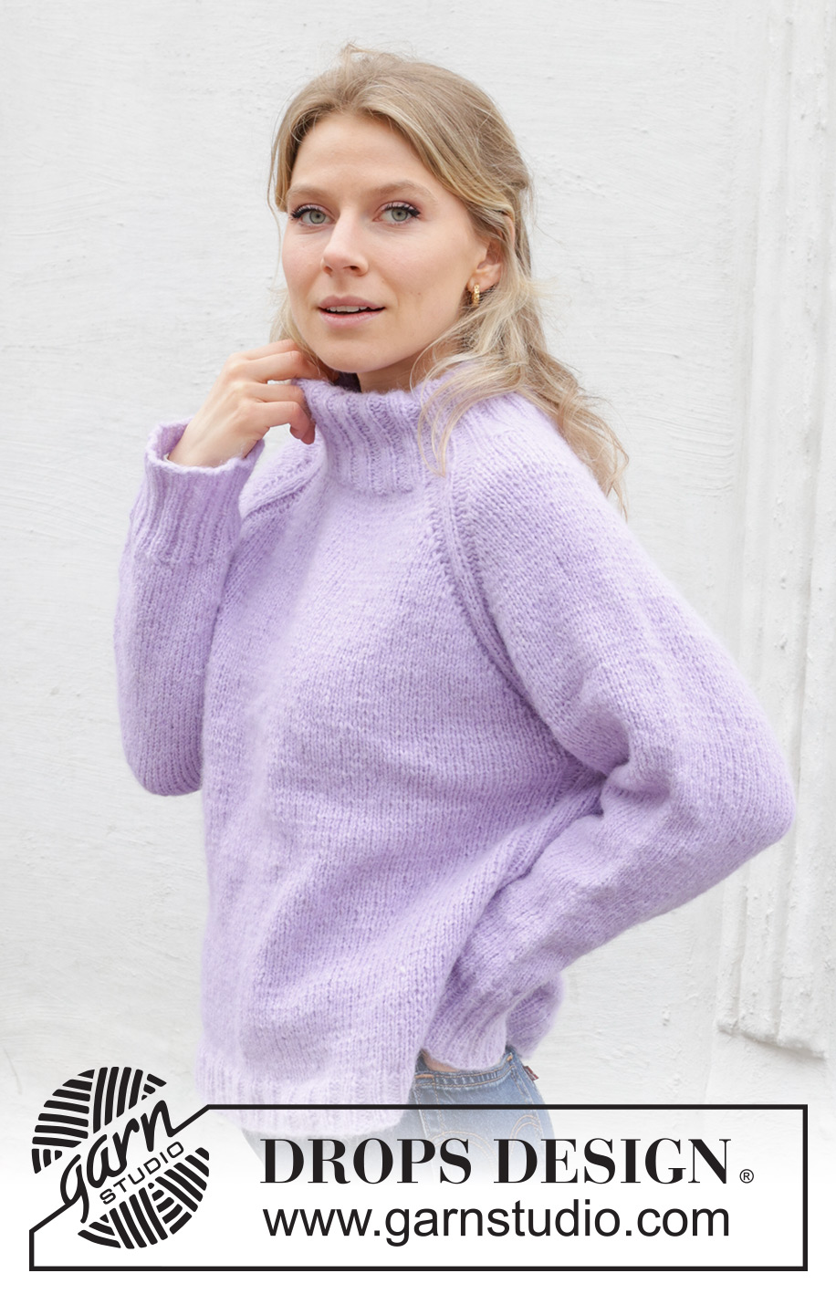 Winter Iris Sweater / DROPS 243-12 - Strikket bluse i DROPS Air. Arbejdet strikkes oppefra og ned med raglan og høj dobbelt halskant. Størrelse XS - XXL.