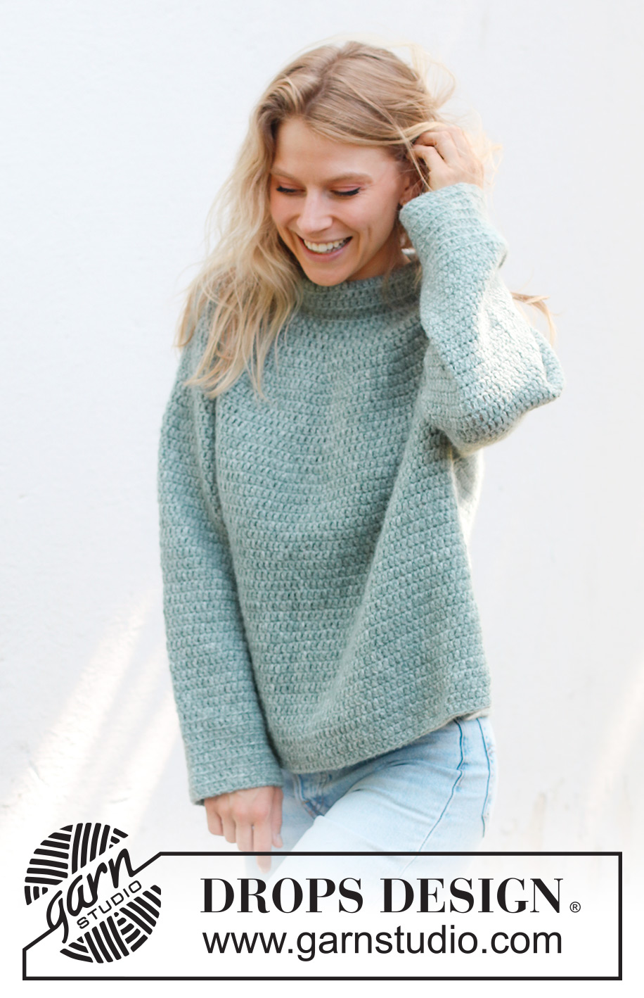 Sea Foam Sweater / DROPS 243-14 - Gehaakte trui in DROPS Air. Het werk wordt van boven naar beneden gehaakt, met ronde pas en dubbele halsrand. Maten S - XXXL.